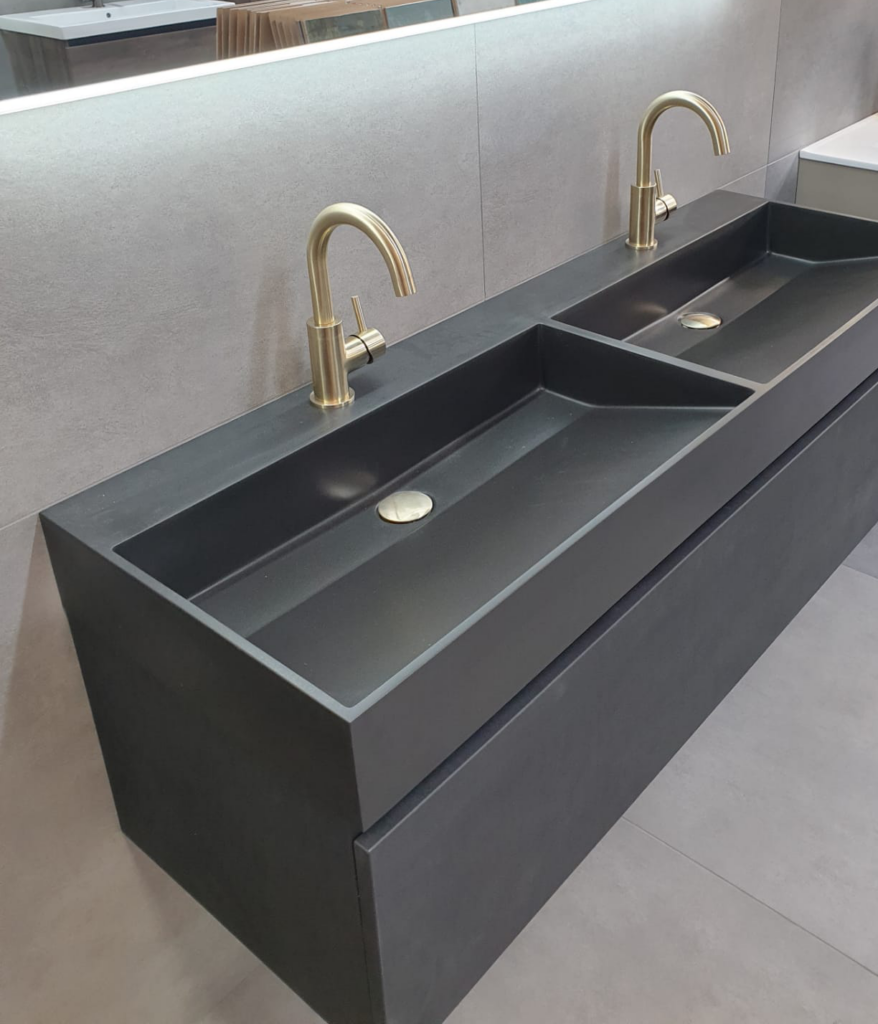 Quartz wastafel met gouden inbouw kraan