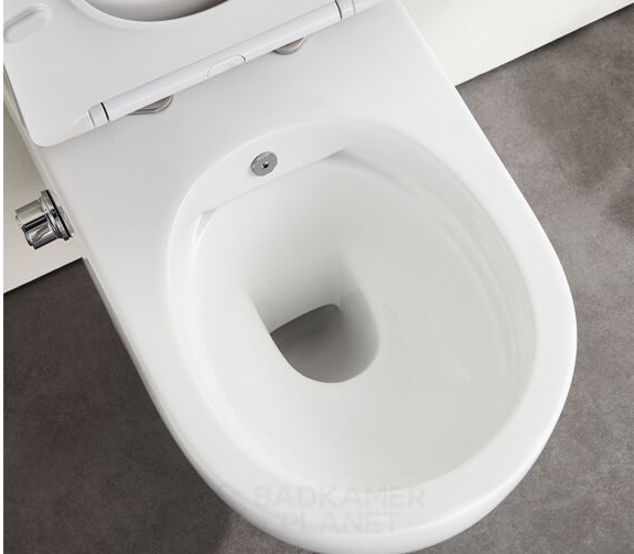 Open, witte toilet met ingebouwde bidet